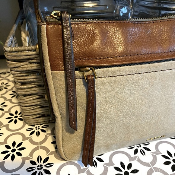 Fossil Leather Crossbody purse - Picture 2 of 16
